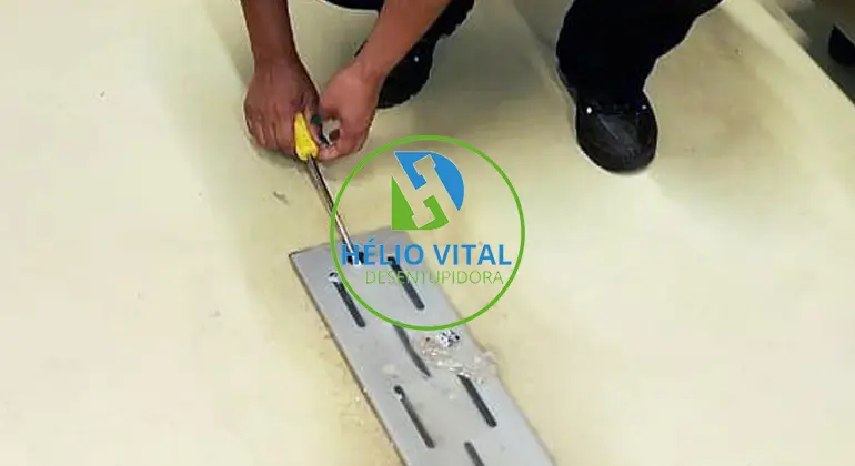 Desentupimento de ralo - Desentupidora Hélio Vital - Desentupidora 24 hs em Fortaleza - CE, ligue: (85) 9 9671-6232 24 hs